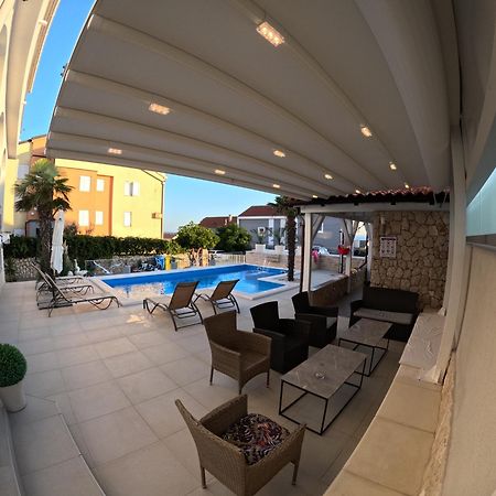 Apartments Sun Dance With Heated Pool 노바야 외부 사진