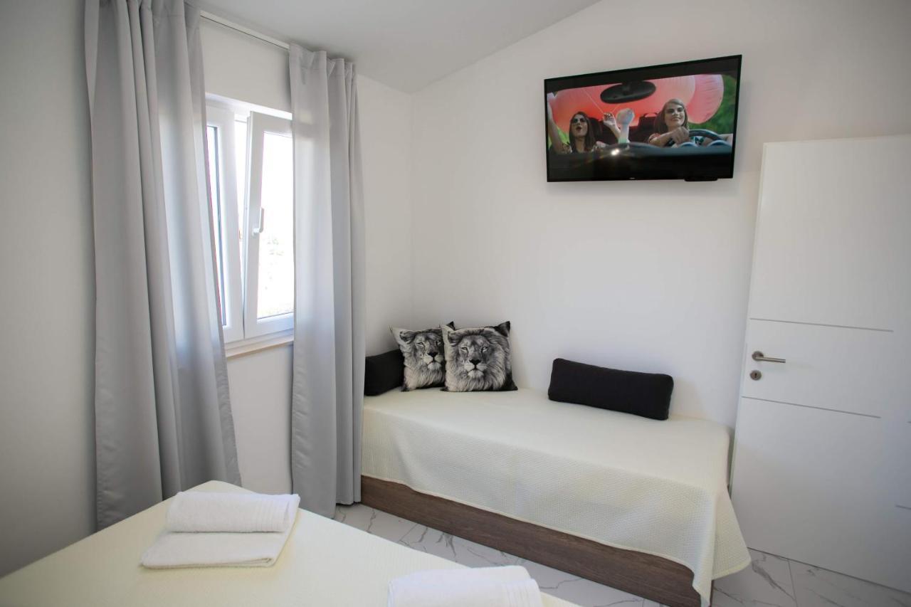 Apartments Sun Dance With Heated Pool 노바야 외부 사진